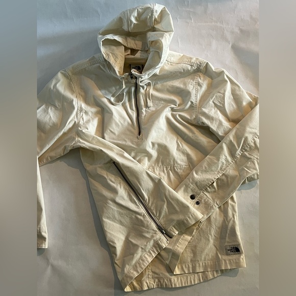 The North Face outdoors pullover with side zip - Picture 6 of 7
